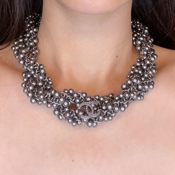 CHANEL GRAY PEARLS CHOCKER NECKLACE - Picture 3 of 4